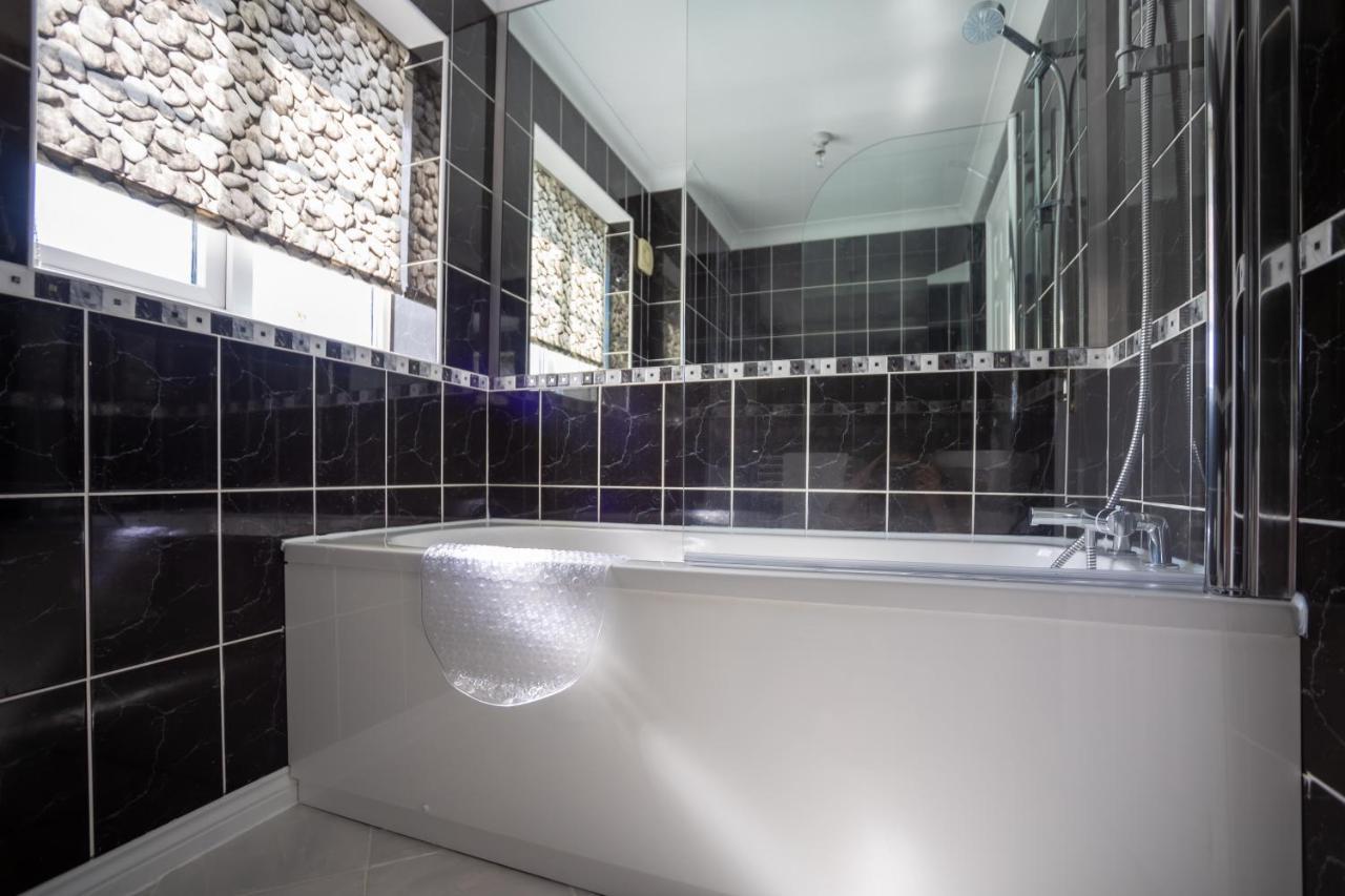 Hereford - Finch House - Modern 4 Bedroom House Located In South Hereford, Dog Friendly With Nearby Countryside, Pool Table, Sleeps Up To 10 Guests - Hosted By Rentmyhouse Exteriör bild