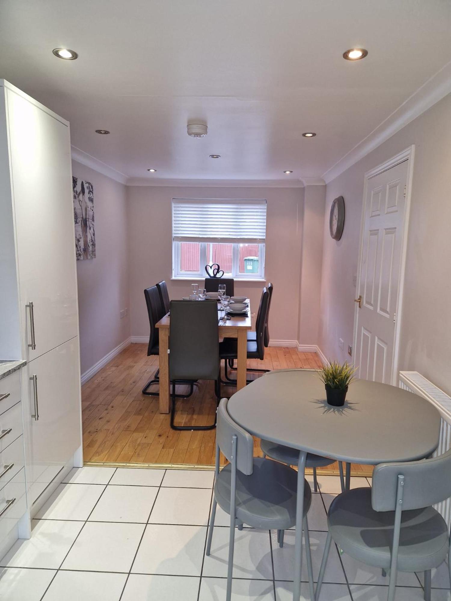 Hereford - Finch House - Modern 4 Bedroom House Located In South Hereford, Dog Friendly With Nearby Countryside, Pool Table, Sleeps Up To 10 Guests - Hosted By Rentmyhouse Exteriör bild